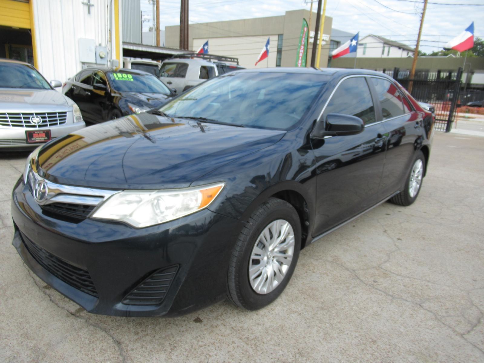 2013 Blue /Tan Toyota Camry LE (4T4BF1FKXDR) with an 4 Cylinder engine, Automatic transmission, located at 1511 North Shepherd Dr., Houston, TX, 77008, (281) 657-1221, 29.798361, -95.412560 - 2013 TOYOTA CAMRY L VIN: 4T4BF1FKXDR321369 4 T 4 B F 1 F K X D R 3 2 1 3 6 9 SEDAN 4 DR 2.5L I4 F DOHC 16V GASOLINE FRONT WHEEL DRIVE - Photo #11